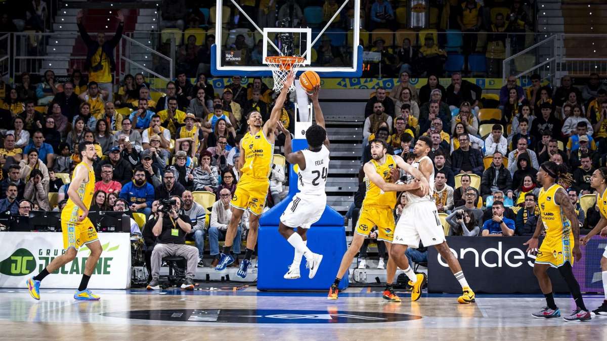 Andreas Feliz regala al Real Madrid la vittoria sul Gran Canaria (video)