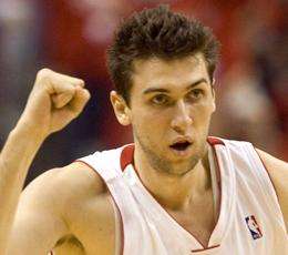 Bargnani più vicino a Roma: lo sponsor è il sito dei tradimenti