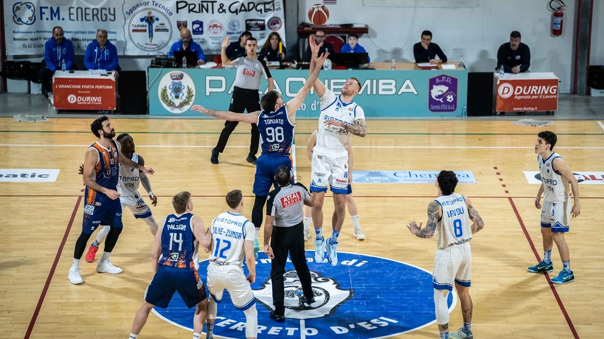 Serie B - Ristopro Fabriano vince il derby con l'Academy Jesi