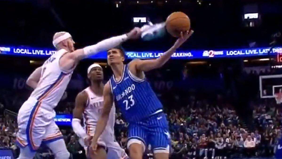 Il tecnico ad Alex Caruso per aver fermato Da Silva con la scarpa!