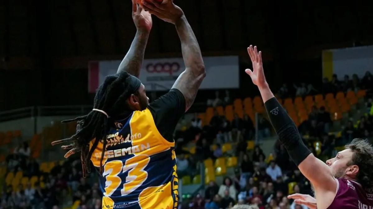 Cesana gela Livorno, Cividale espugna il Modigliani Forum