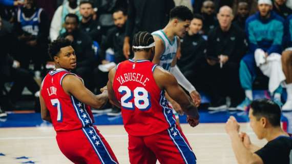 NBA - Con un Joel Embiid mascherato i Sixers dominano gli Hornets