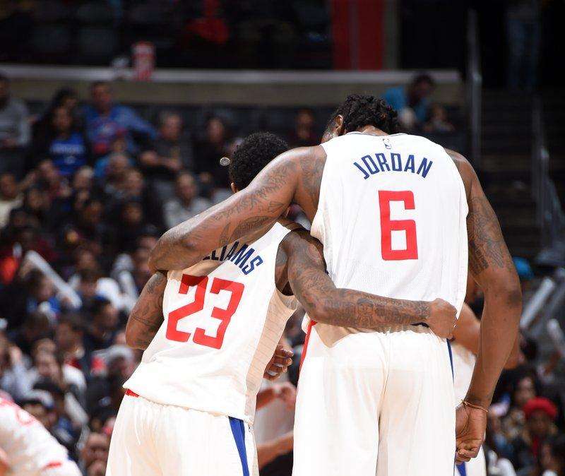 NBA - I Clippers tornano alla vittoria, di squadra, contro i Suns