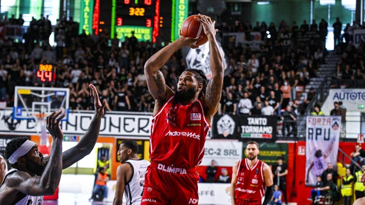 Olimpia Milano, stop per Devin Booker: risentimento al ginocchio 