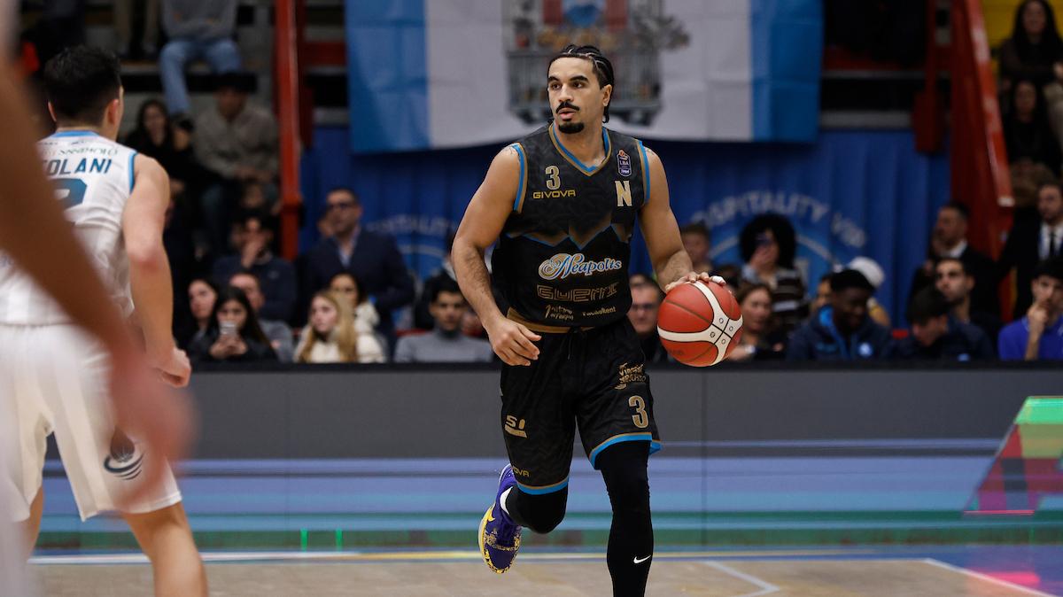 Guerri Napoli, nel successo contro Cantù Mitrou-Long ritocca il suo "high" in Serie A