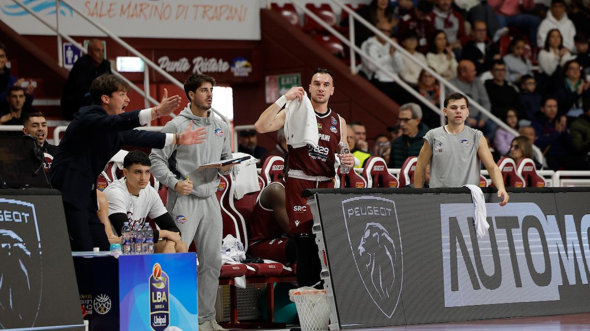 Repubblica: «Trapani vince anche in autogestione: senza coach gli schemi li fa il capitano»