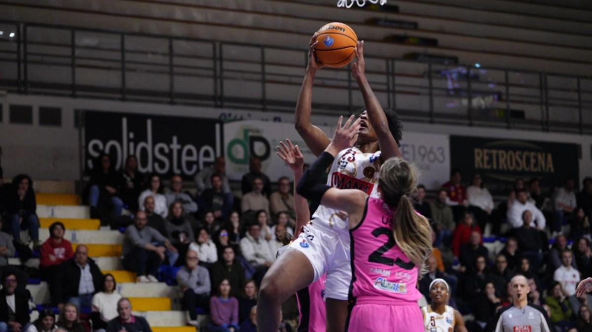 A1 F - Le Panthers Roseto si battono con grinta fino alla fine: vince Venezia