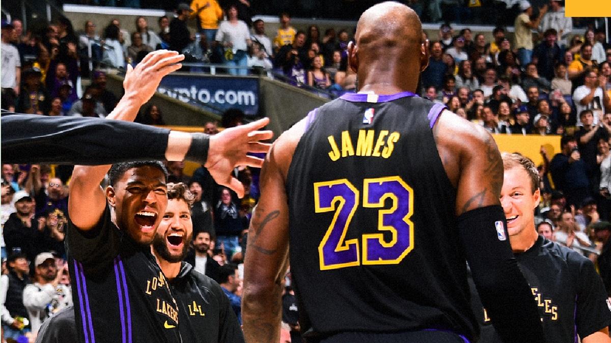 James illumina LA: Lakers padroni e Suns ko nella notte di Los Angeles