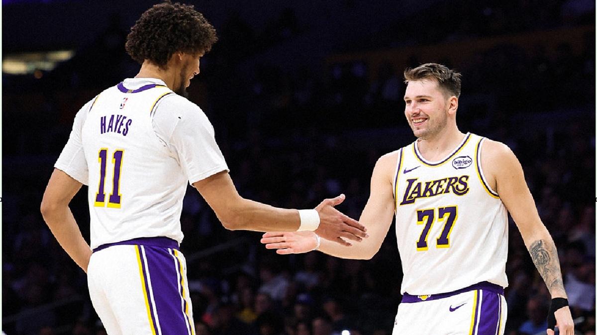 I Lakers superano i Miami Heat con un attacco esplosivo e un grande gioco di squadra