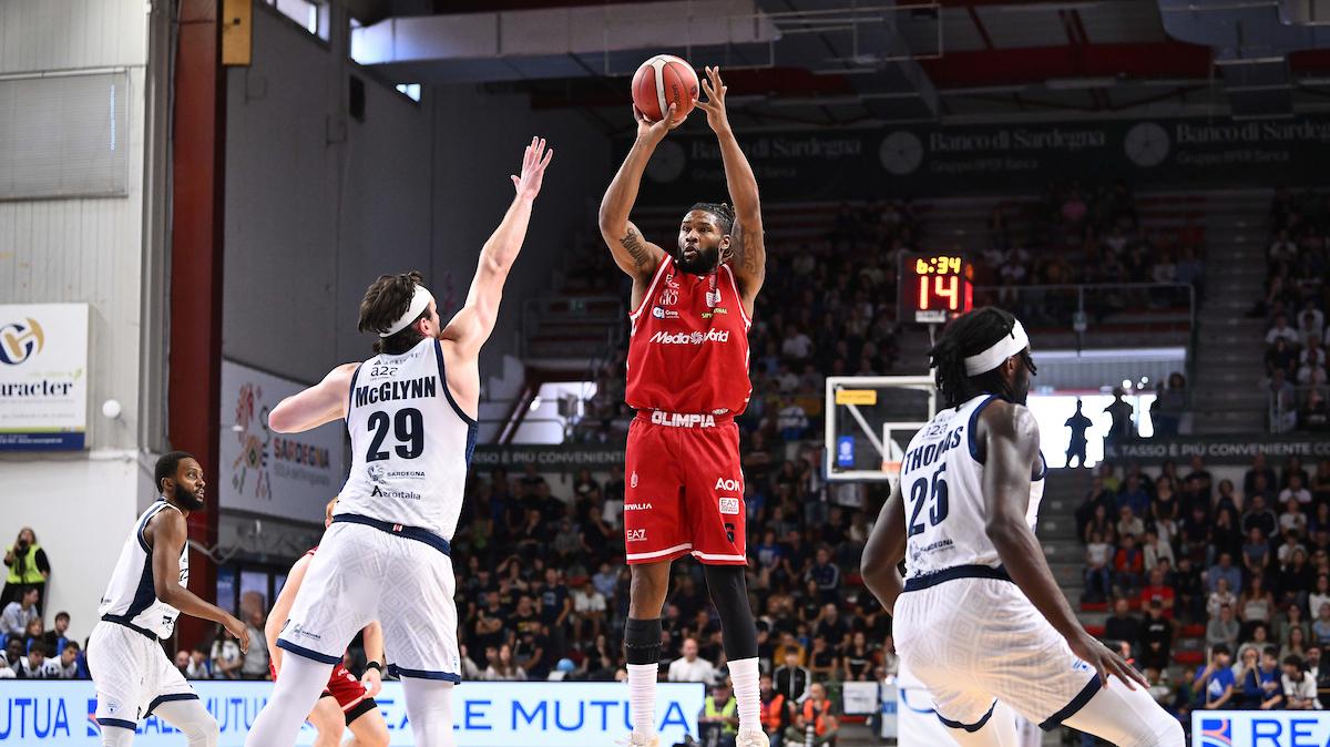 Pagelle: Milano espugna Sassari, Booker il migliore. Troppi errori per la Dinamo