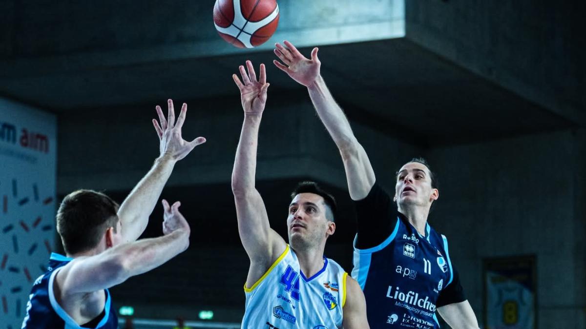 A2 - La Tezenis Verona rimonta guidata da Zampini e batte Roseto