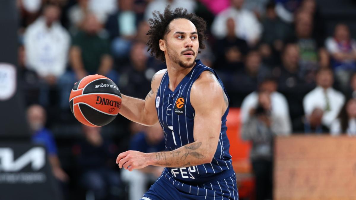 Non c'è pace per Shane Larkin: nuovo stop per il capitano dell'Efes