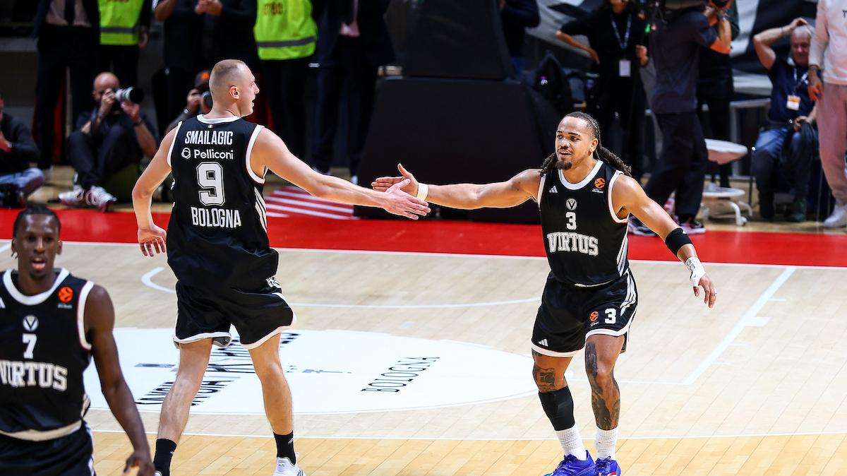 Effetto PalaDozza, così la Virtus avanza in EuroLeague: «È il nostro castello»