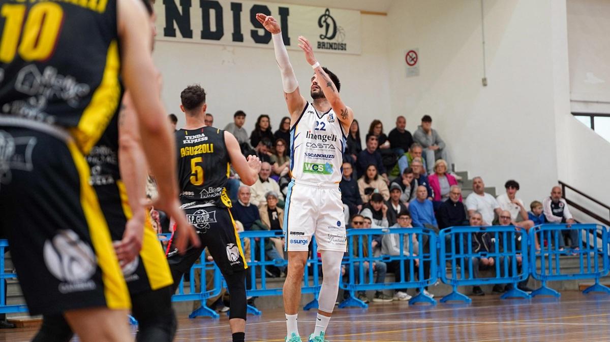 Serie B - Dinamo Brindisi travolgente sul Barcellona al PalaZumbo