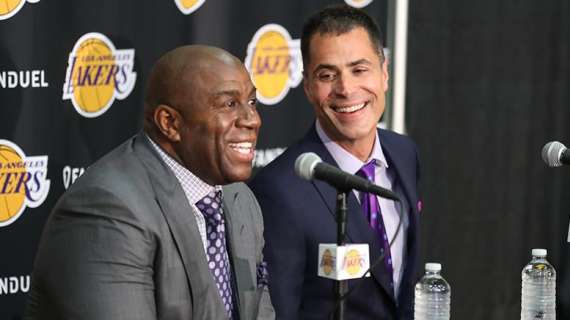 NBA - Lakers, Magic Johnson farà l'orsacchiotto portafortuna nella sera della Lottery