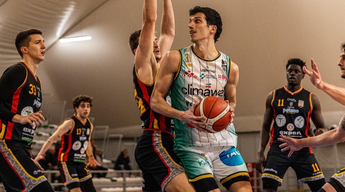 Serie B - I ferri di casa tradiscono la Climaway: 52 punti e Catanzaro corsara nel recupero