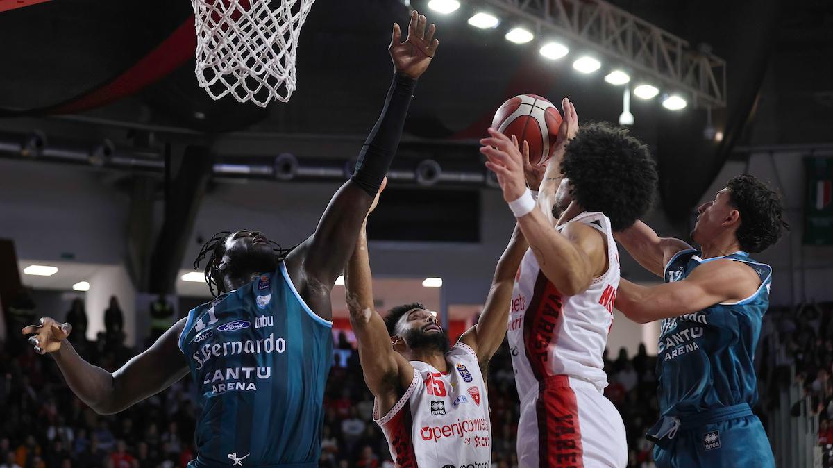 Cantù vs Varese: diretta (85-83 con 4:20 da giocare, 4Q)