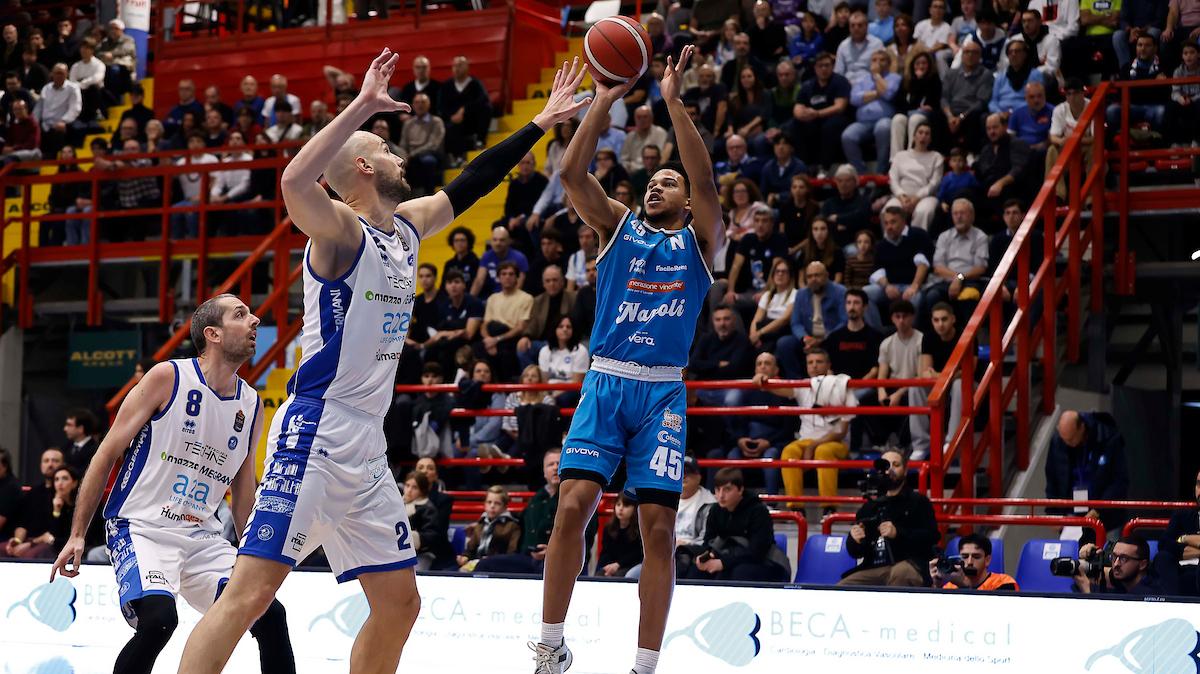LIVE | Napoli Basketball vs Germani Brescia: diretta 4Q 58-65 35'