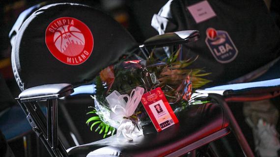 Olimpia Milano, la prima senza Armani: l'omaggio del Forum con fiori, applausi e magliette