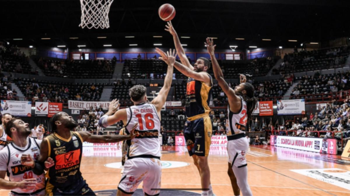 A2 - Scafati, esordio con vittoria per Mazzetti: «La prima cosa che contava oggi era vincere»