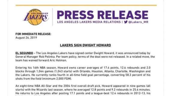 NBA - Lakers, tagliato Aric Holman per fare spazio a Howard