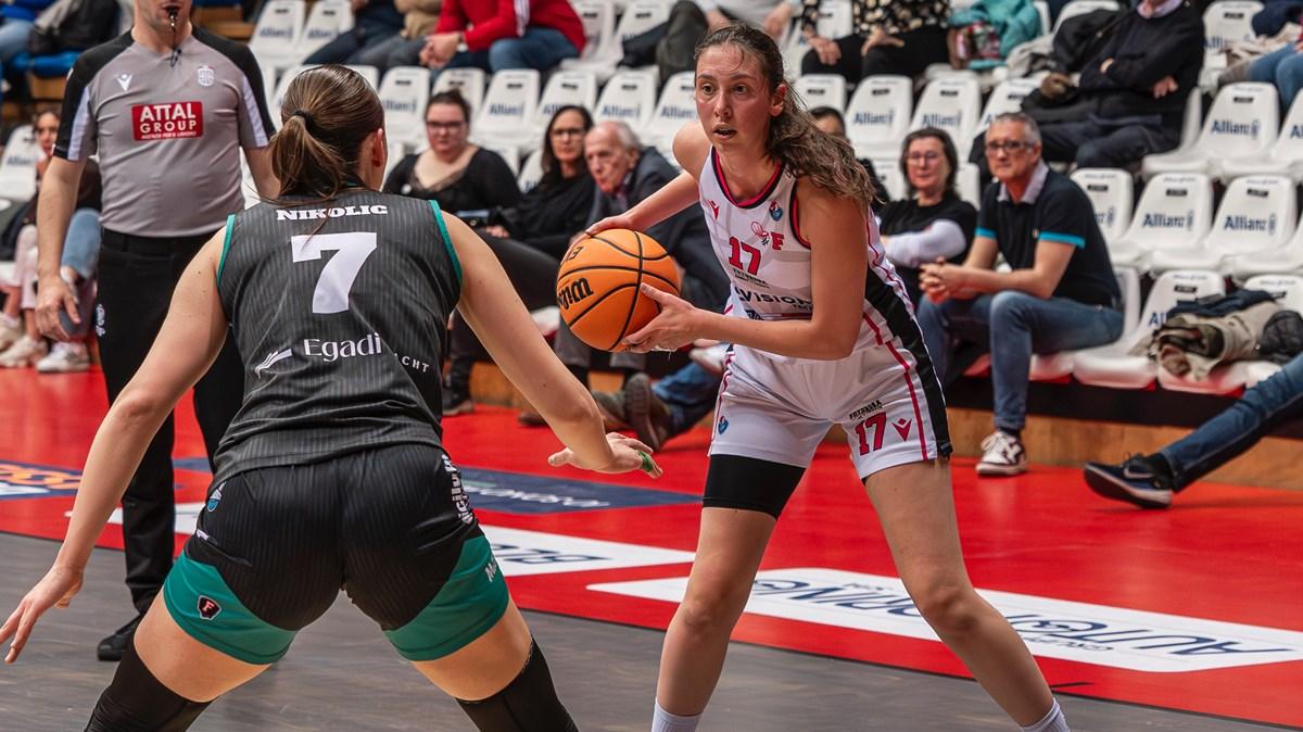 A2 F - Trieste, ancora una beffa all'ultimo secondo; i playoff sono più lontani