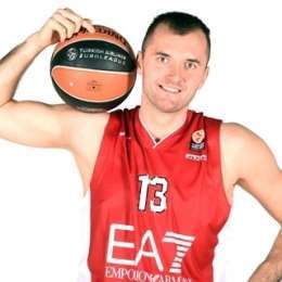 Olimpia Milano, emergenza totale: out anche Macvan!
