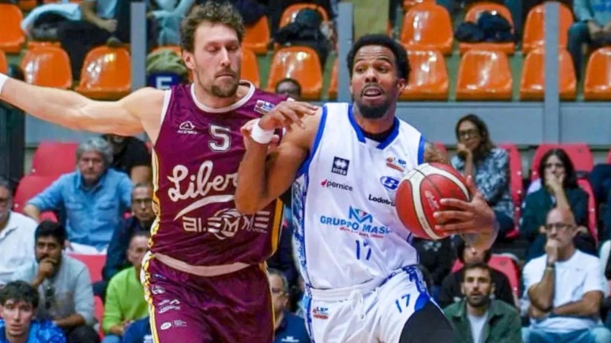 A2 - Livorno insegue, poi passa avanti e batte la Blu Basket Bergamo