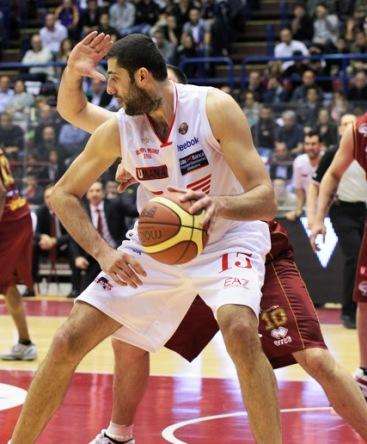 Serie A, decima di ritorno: Cantù passa a Teramo, Milano e Bologna tornano alla vittoria, il derby marchigiano va alla Fabi Shoes, Cremona espugna Caserta, Varese stende Sassari, Roma all'overtime vince contro la Benetton