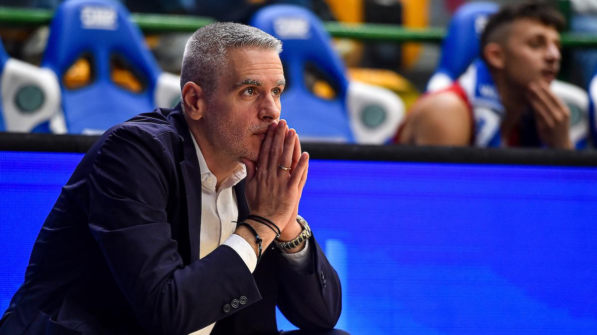 Varese, è derby con l'Olimpia Milano. Kastritis: «Vogliamo giocare il nostro stile, con energia ed intensità»