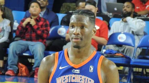 Nigel Hayes signs with the Lakers