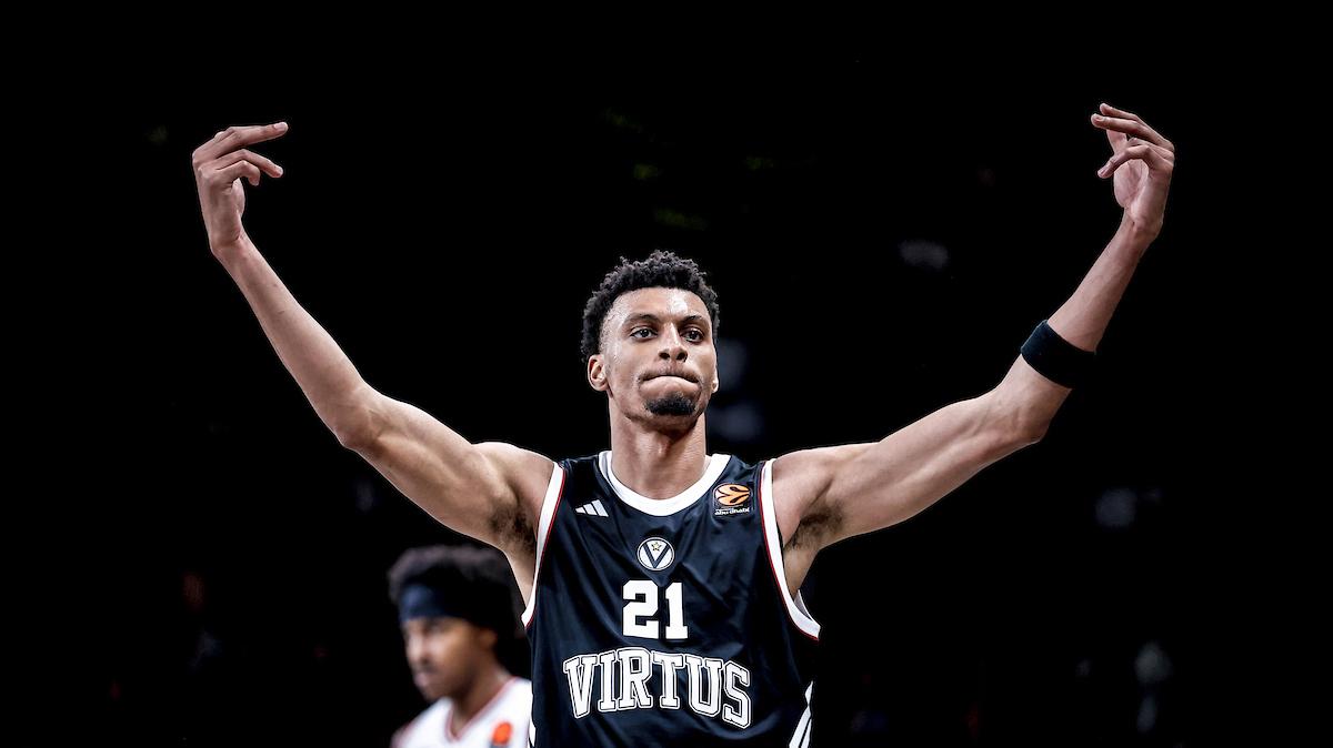 Pagelle: Olimpia ko a Bologna, la Virtus ribalta i pronostici. Hackett è la scintilla