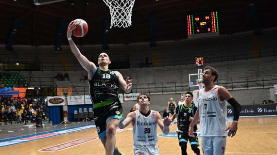 Serie B - I Blacks Faenza pagano pegno al PalaFitLine di Desio