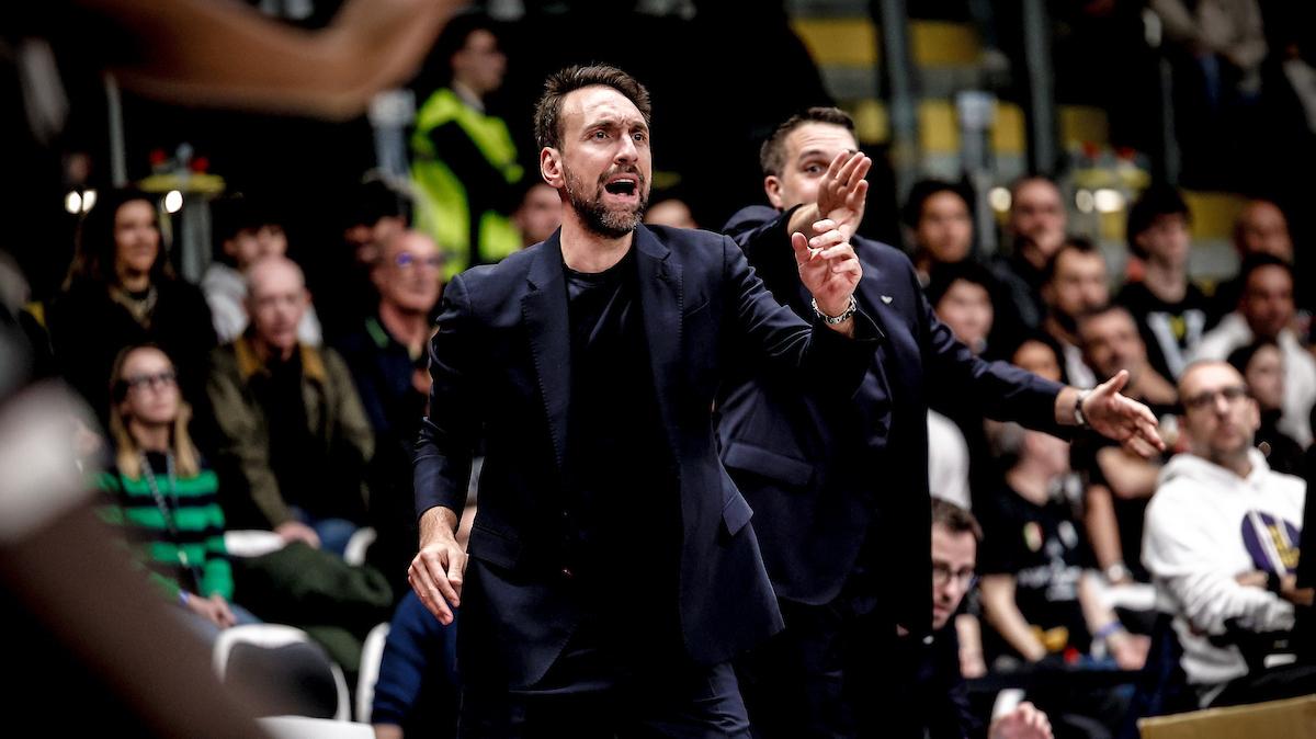 Olimpia sconfitta a Bologna, Poeta: «Ci è mancata energia. Arrivavamo sempre dopo»