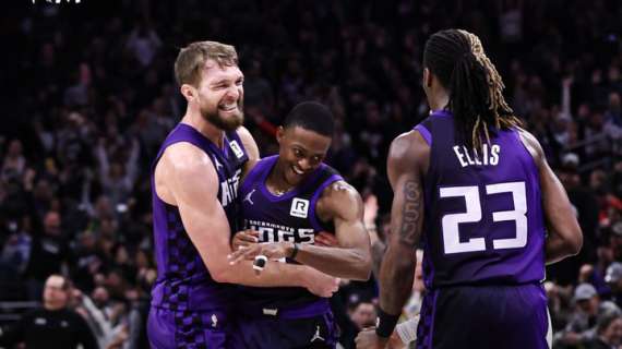 NBA - De'Aaron Fox e la difesa dei Kings piegano i Sixers nel finale