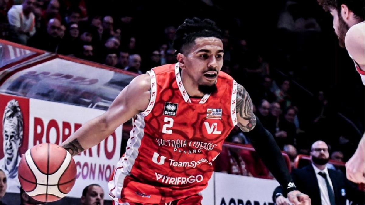 La Vuelle Pesaro torna a correre: battuta Pistoia di un super Stefanini