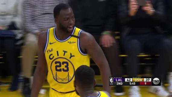 NBA - Lakers, LeBron James se la ride all'espulsione di Draymond Green