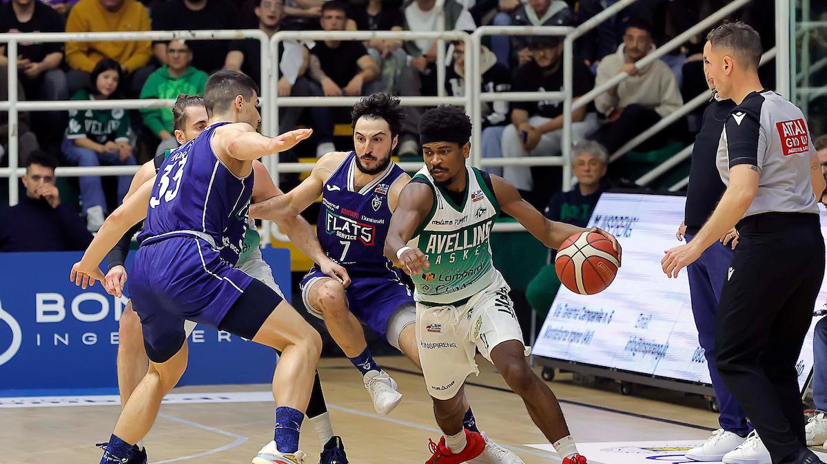 La Fortitudo Bologna cade ancora a Avellino: si decide al PalaDozza a Gara 5