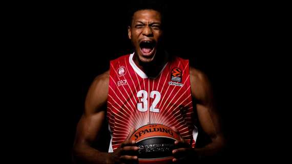 EuroLeague - Olimpia Milano, la schiacciata a rimbalzo di Jeff Brooks