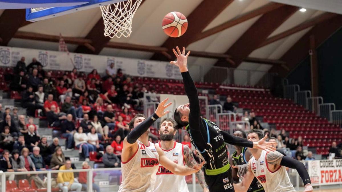 Serie B - Tema Sinergie Faenza parte male a Chiusi e cede nel finale