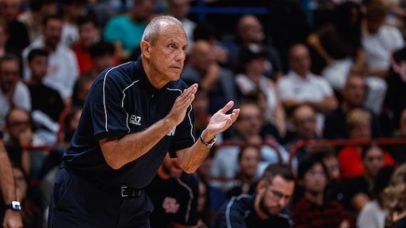 Ettore Messina sul canestro di Quinn Ellis per l'overtime e quel secondo timeout