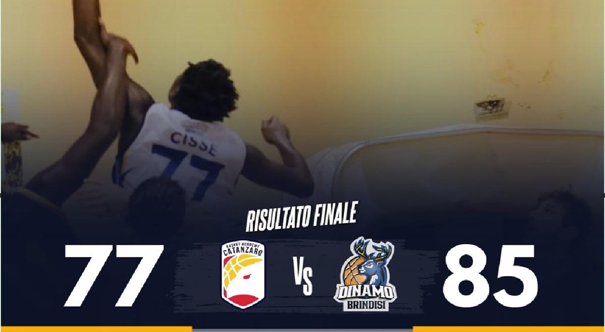 Serie B - Colpo esterno della Dinamo: vittoria pesantissima a Catanzaro 