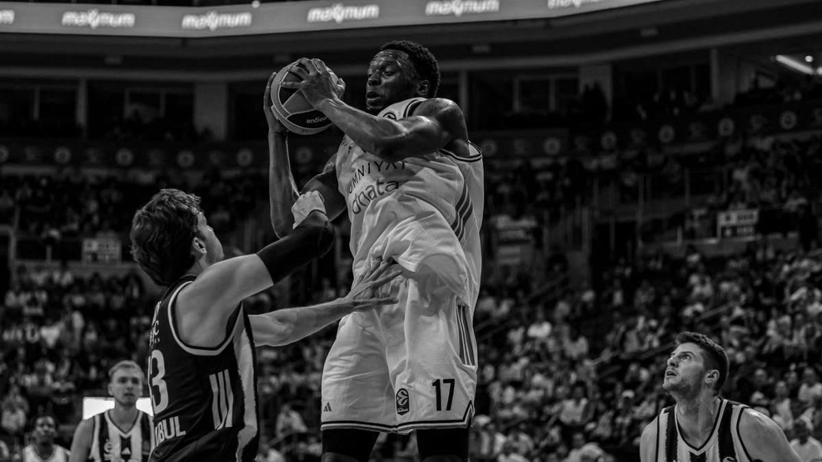 Batosta Fenerbahce: Dubai domina a Istanbul, super Kabengele