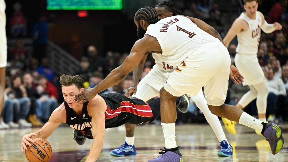 Miami ritrova difesa e triple, passa a Cleveland e spezza la serie negativa