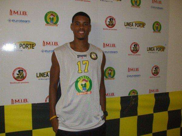 Myles McKay al suo "primo giorno di scuola" a San Severo