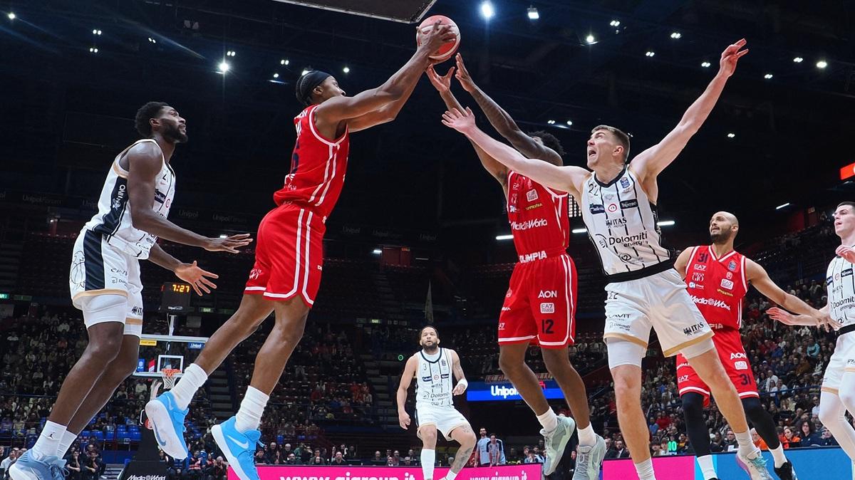 LIVE | Battaglia al Forum: l'Olimpia Milano con Leday ferma l'Aquila Trento