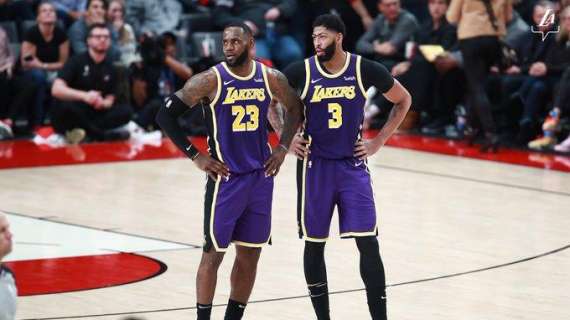 NBA - I Lakers spazzano via i Blazers al Moda Center