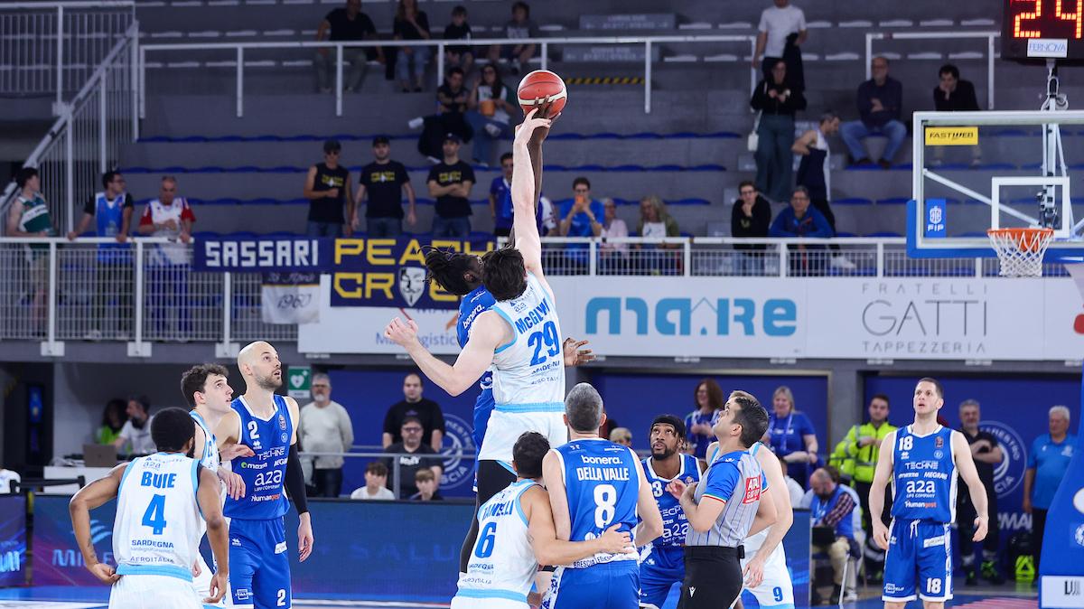 Germani Brescia non perde con Sassari l'occasione per il secondo posto: gli highlights