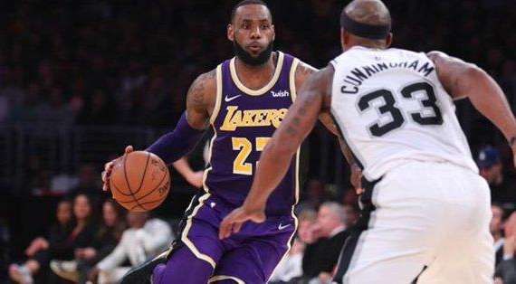 NBA - C'è sempre lo zampino di LeBron: così i Lakers superano gli Spurs