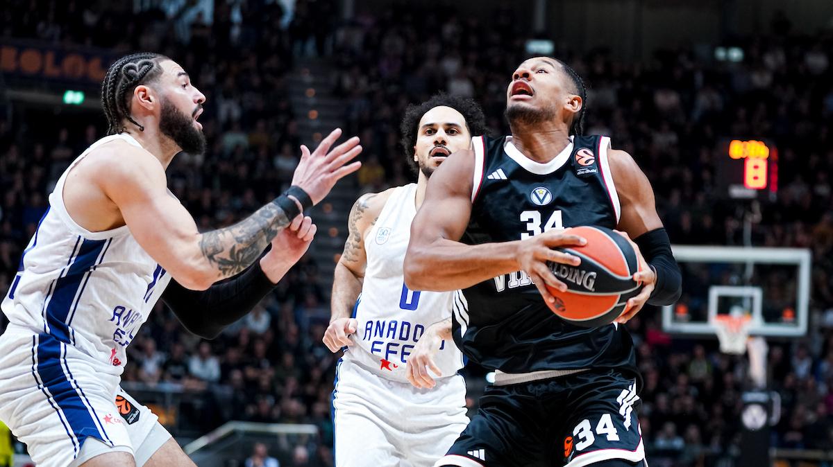 Virtus Bologna avanti sull'Efes: i numeri del primo tempo